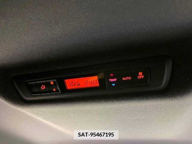 Toyota VOXY 2020-08 338112-7