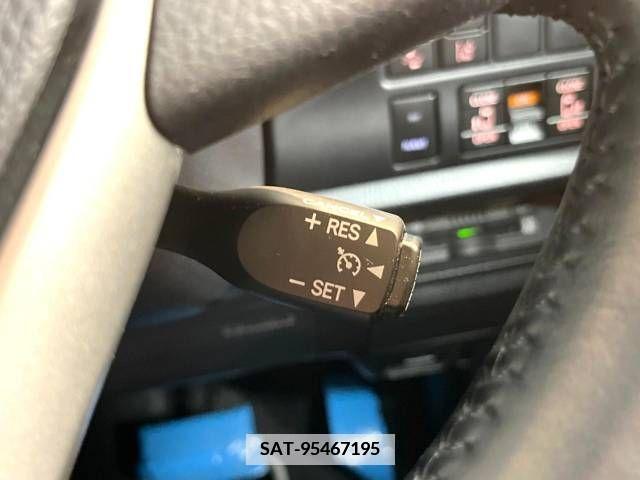 Toyota VOXY 2020-08 338112-6
