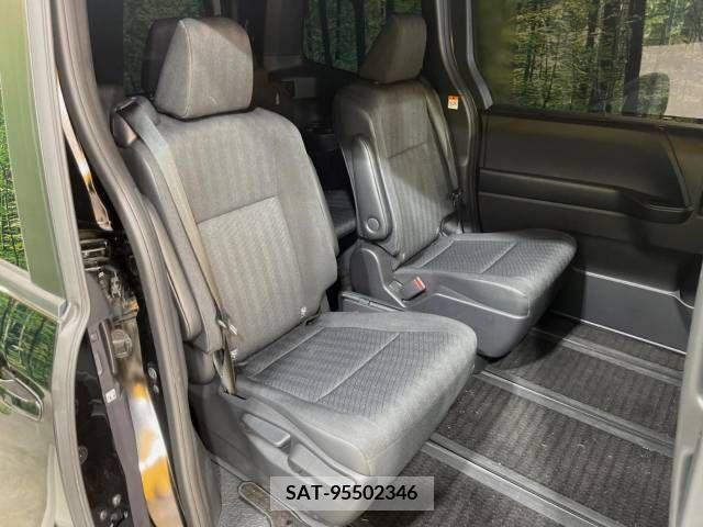 Toyota VOXY 2022-09 336603-9