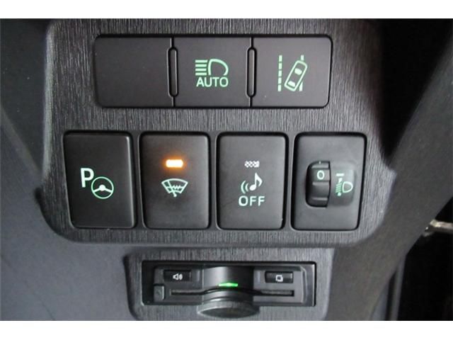 Toyota PRIUS ALPHA 2018-04 188866-20