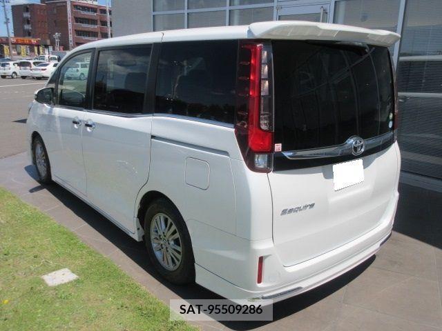 Toyota ESQUIRE 2015-08 359787-3