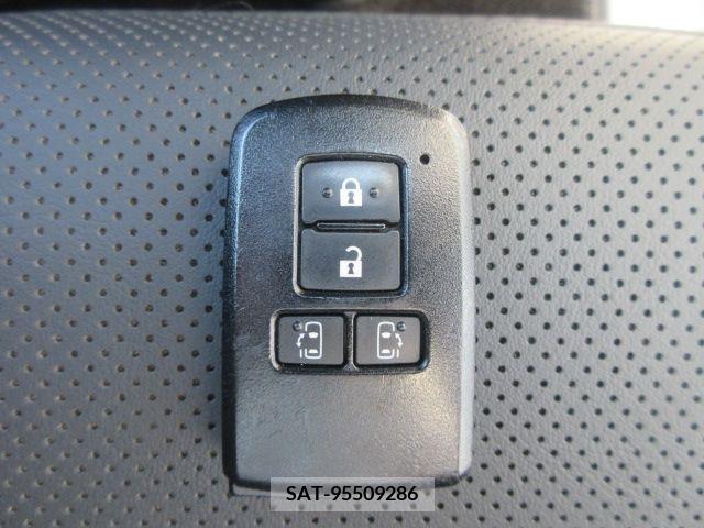 Toyota ESQUIRE 2015-08 359787-27