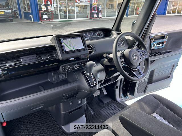 Honda N BOX 2021-12 221130-17