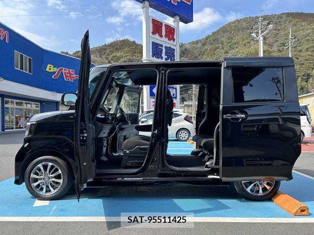Honda N BOX 2021-12 221130-3