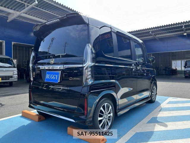 Honda N BOX 2021-12 221130-4