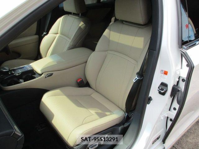 Lexus LS 2021-03 388172-15