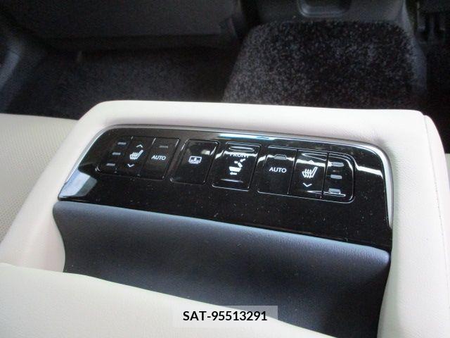 Lexus LS 2021-03 388172-10