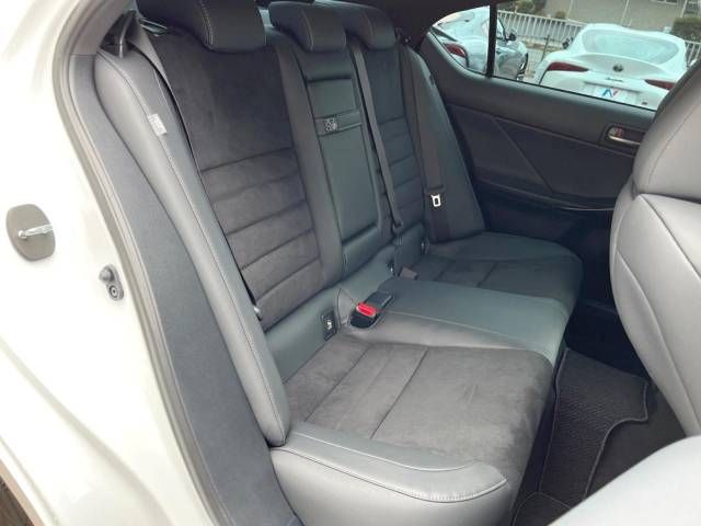 Lexus IS 2022-12 180832-9