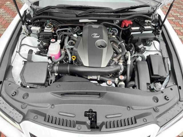 Lexus IS 2022-12 180832-18