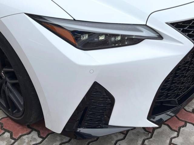 Lexus IS 2022-12 180832-12