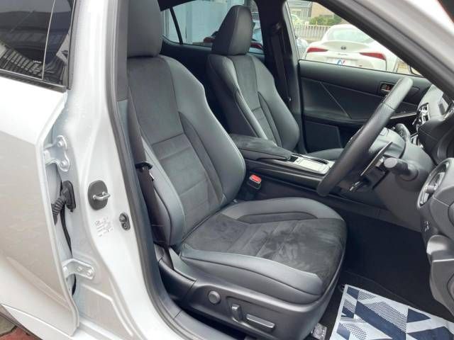 Lexus IS 2022-12 180832-8