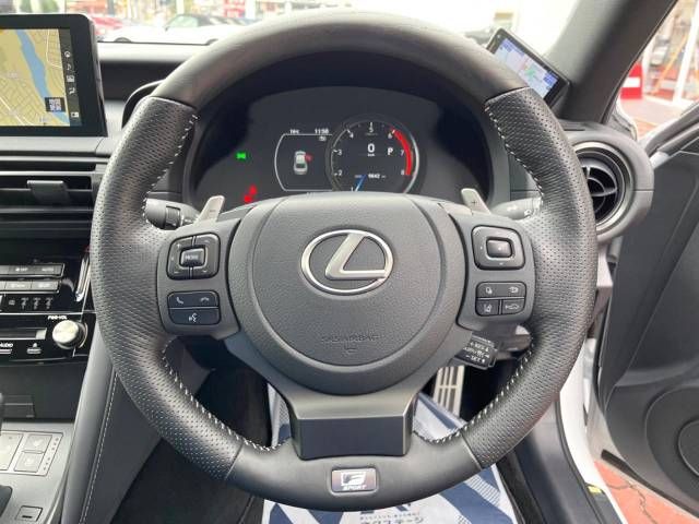Lexus IS 2022-12 180832-11