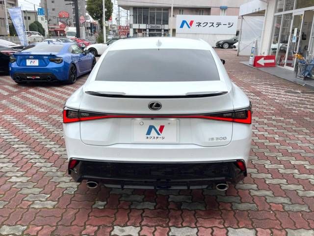 Lexus IS 2022-12 180832-15