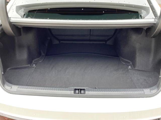 Lexus IS 2022-12 180832-10