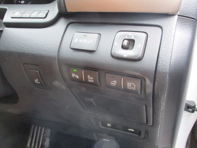 Lexus LS 2013-03 189317-21