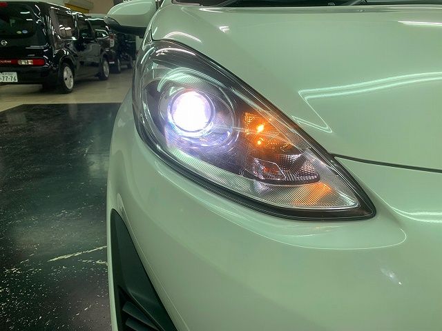 Toyota AQUA 2018-10 8242-25