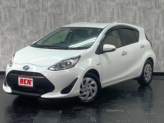 Toyota AQUA 2018-10 8242-0