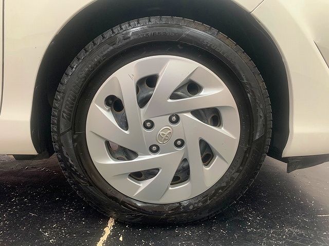 Toyota AQUA 2018-10 8242-26