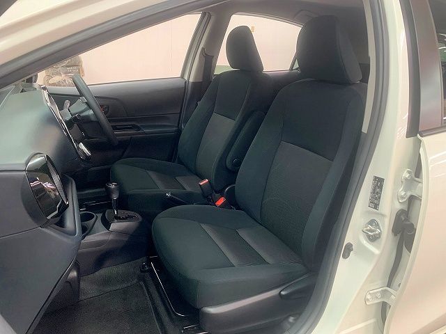 Toyota AQUA 2018-10 8242-12