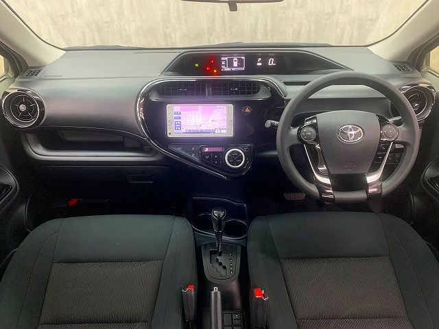 Toyota AQUA 2018-10 8242-1