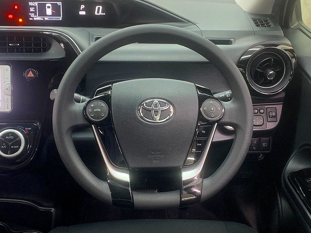 Toyota AQUA 2018-10 8242-13