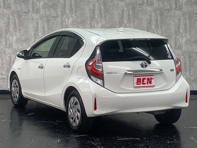 Toyota AQUA 2018-10 8242-8