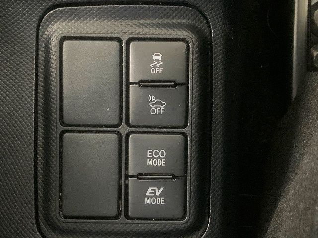 Toyota AQUA 2018-10 8242-22