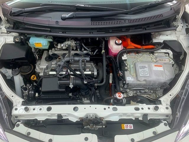 Toyota AQUA 2018-10 8242-27