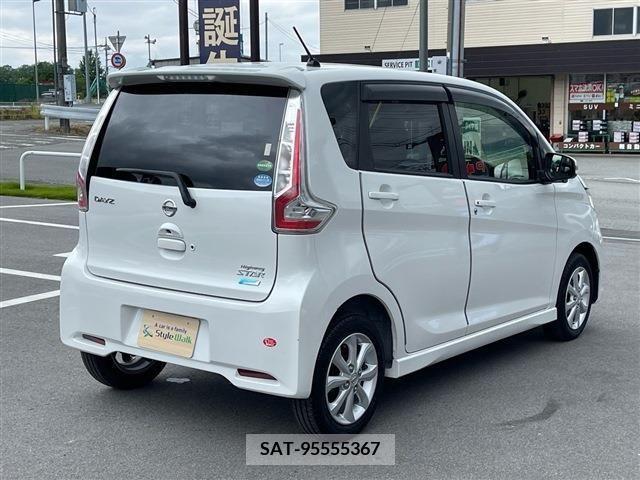 Nissan DAYZ 2015-11 266563-4