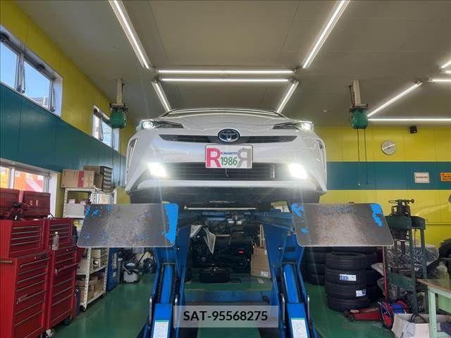 Toyota PRIUS 2021-01 208426-25
