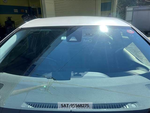 Toyota PRIUS 2021-01 208426-24