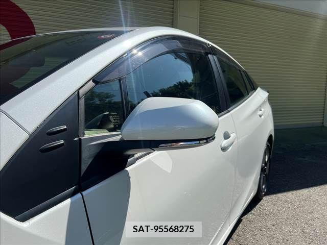 Toyota PRIUS 2021-01 208426-3