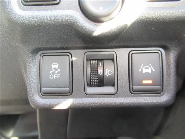 Nissan NOTE 2017-08 6807-15