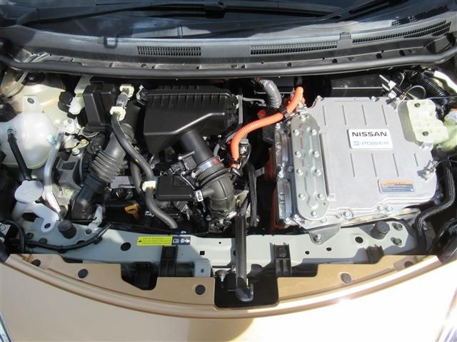 Nissan NOTE 2017-08 6807-28