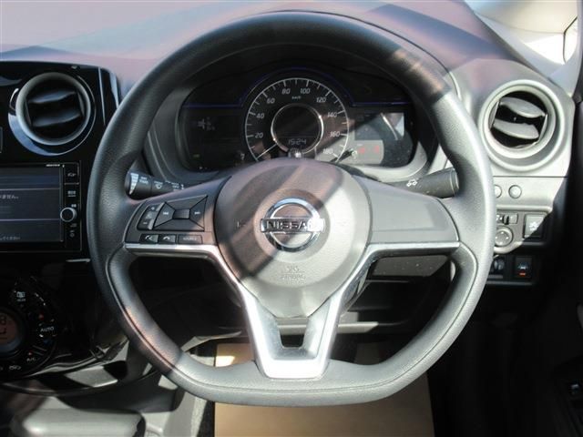 Nissan NOTE 2017-08 6807-12