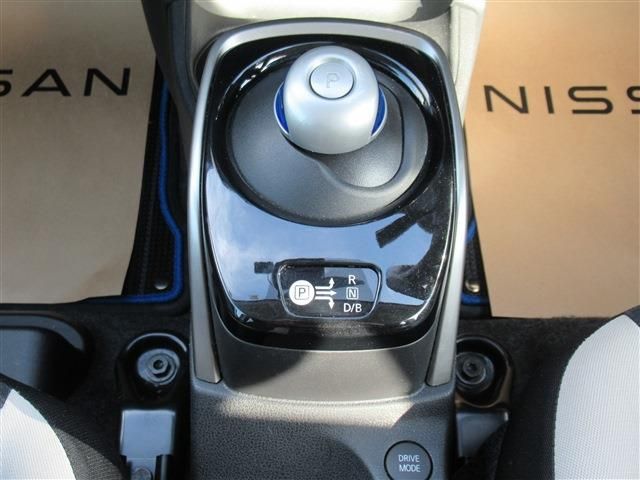 Nissan NOTE 2017-08 6807-9