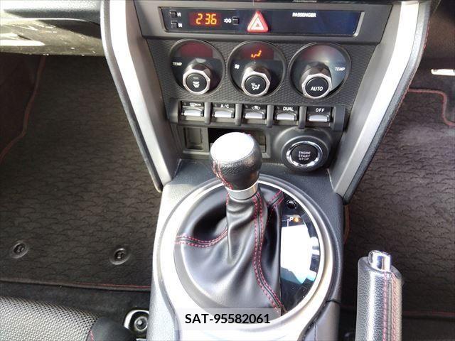 Toyota 86 2013-10 228156-17
