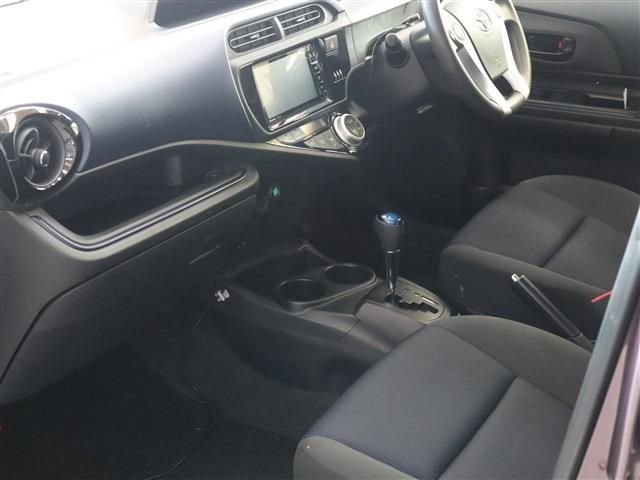 Toyota AQUA 2015-09 192429-27