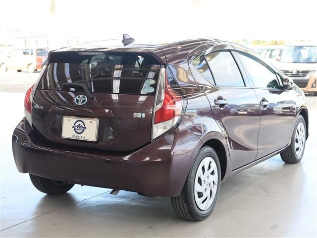 Toyota AQUA 2015-09 192429-3