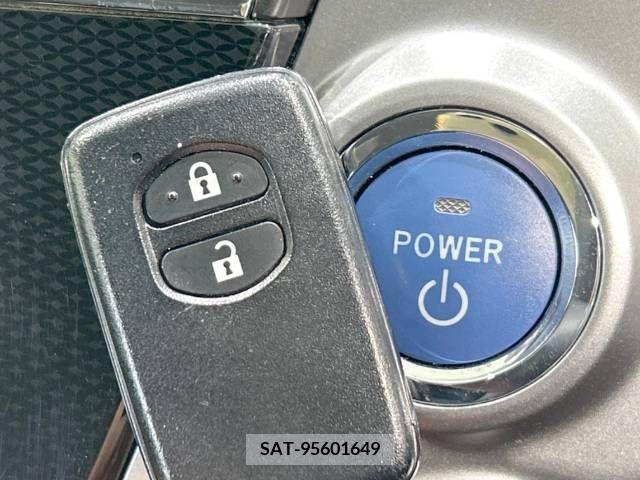 Toyota PRIUS ALPHA 2015-11 381006-8