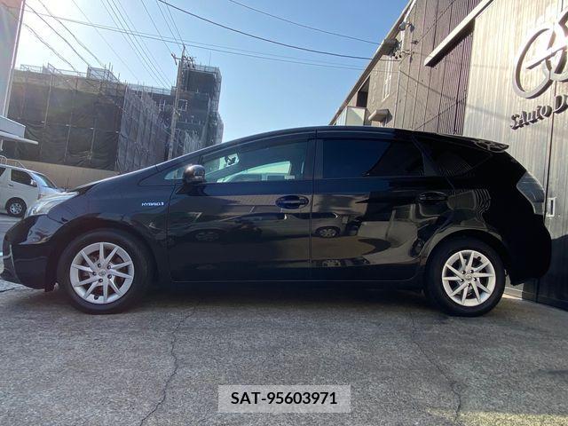 Toyota PRIUS ALPHA 2012-12 226892-5
