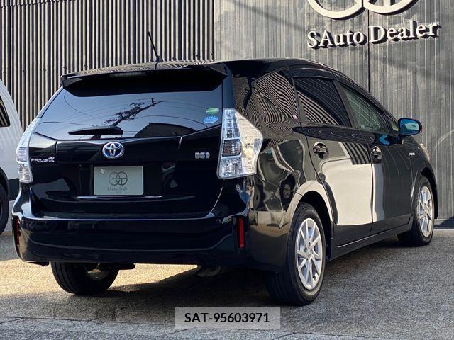 Toyota PRIUS ALPHA 2012-12 226892-6