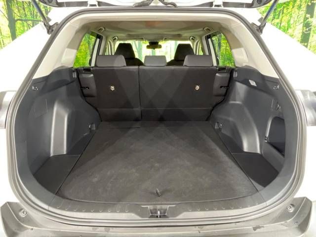 Toyota RAV4 2021-05 13947-10