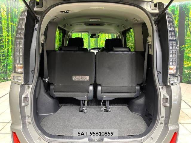 Toyota VOXY 2016-12 370405-11