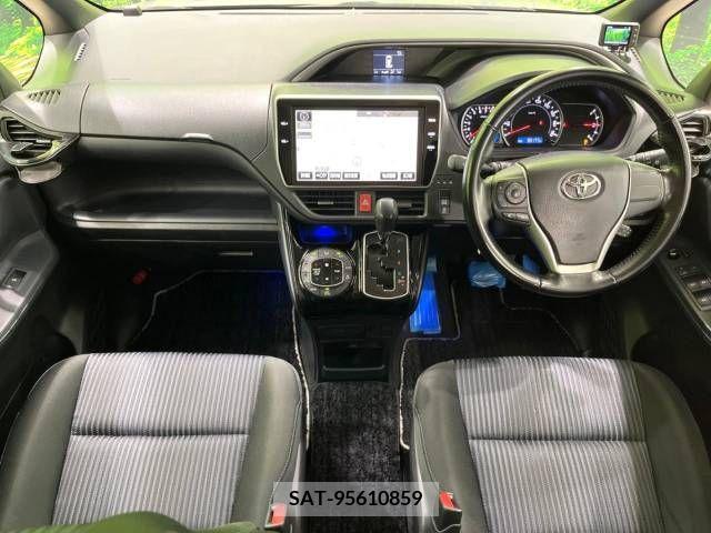 Toyota VOXY 2016-12 370405-1