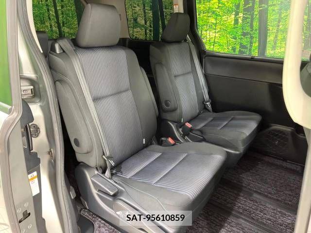 Toyota VOXY 2016-12 370405-9