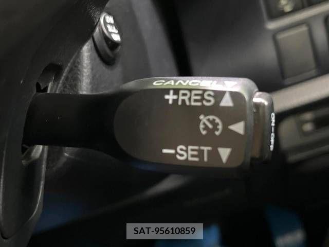 Toyota VOXY 2016-12 370405-7