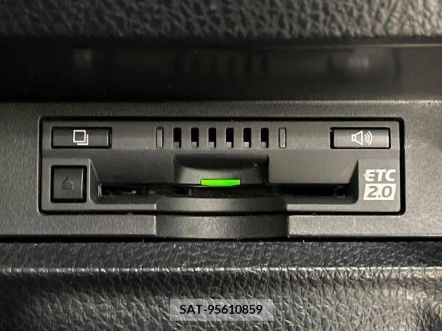 Toyota VOXY 2016-12 370405-6