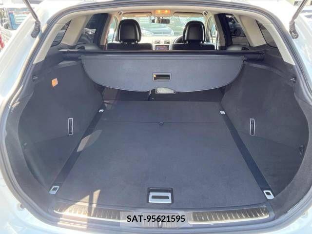 Toyota AVENSIS WAGON 2011-11 356701-10
