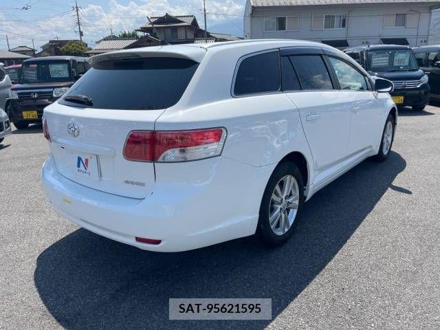 Toyota AVENSIS WAGON 2011-11 356701-17